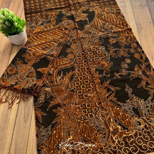 Kamen Sutra Paris Selendang